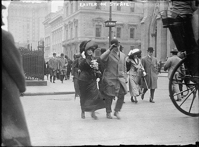 Easter_on_5th_Ave.,_N.Y.C._(LOC)_(2162691601)